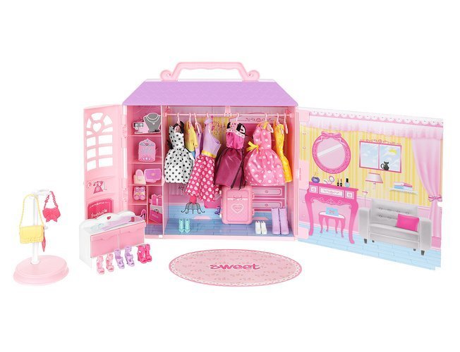 Lelļu māja ar drēbēm un lelli