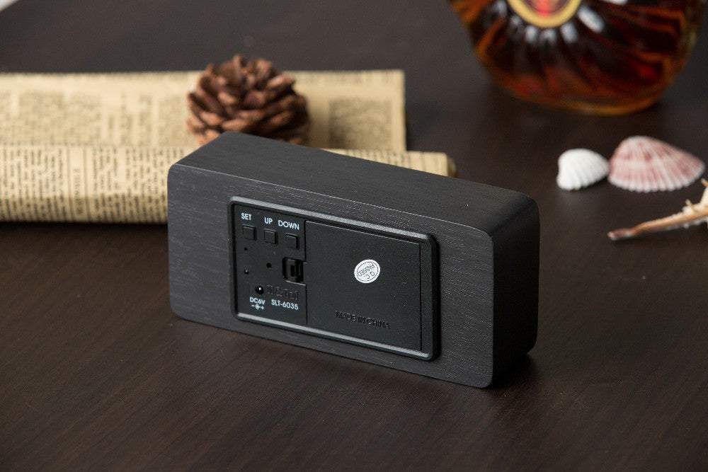 Moderns koka LED pulkstenis ar modinātāju un termometru, tumšā krāsā