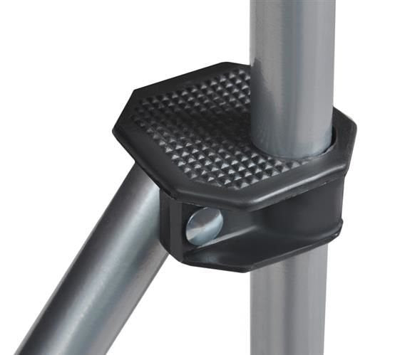 Melns un pelēks makšķerēšanas krēsls