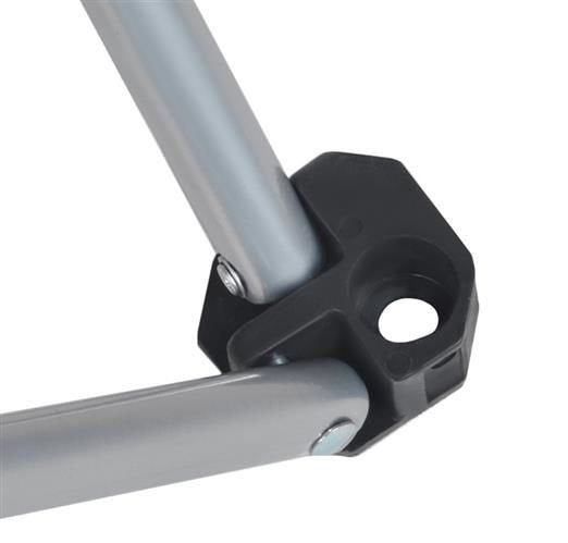 Melns un pelēks makšķerēšanas krēsls