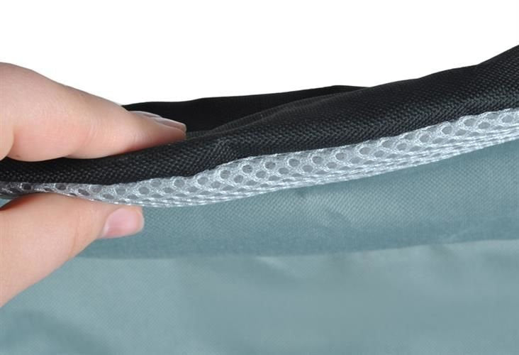 Melns un pelēks makšķerēšanas krēsls