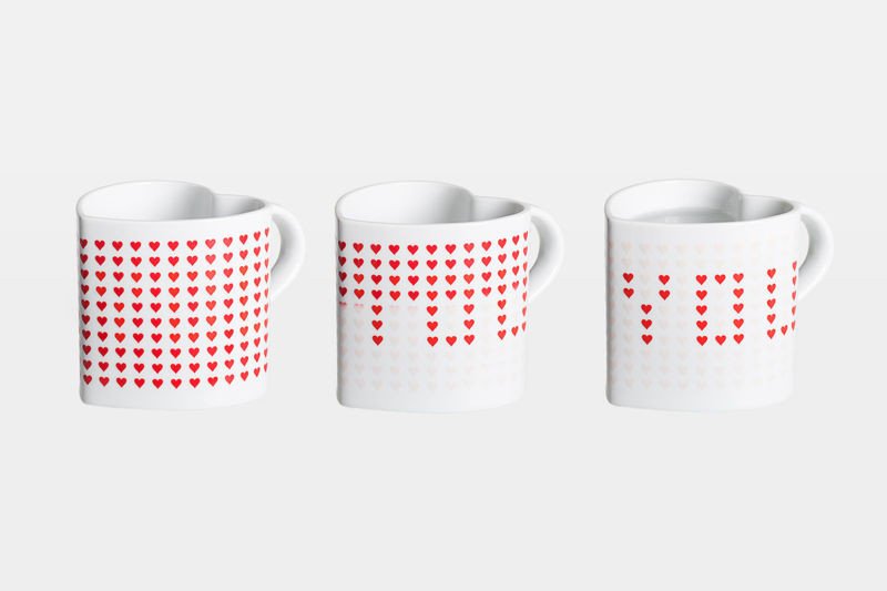 Magic hearts krūze (mainīga krāsa) - SIRDS FORMAS