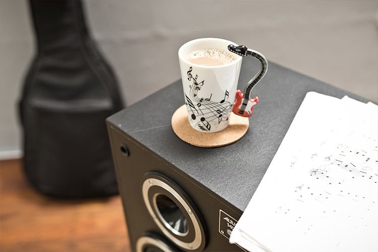 Mūzikas krūze - SARKANA ĢITĀRA