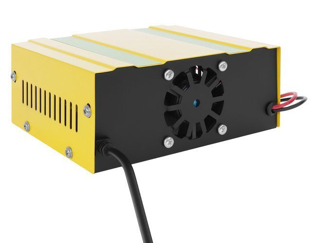 Akumulatora lādētājs 12 V/24 V