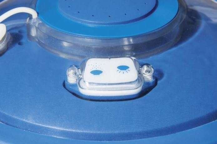 LED baseina lampa ar strūklaku Bestway