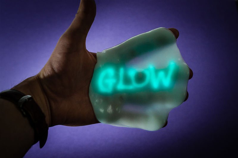 Burvju tepe - spīd tumsā ar UV gaismu