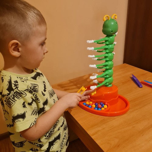 Dejojoša simtkāja arkādes spēle