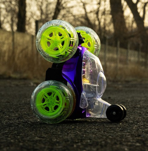 Akrobātiska mašīna ar tālvadības pulti