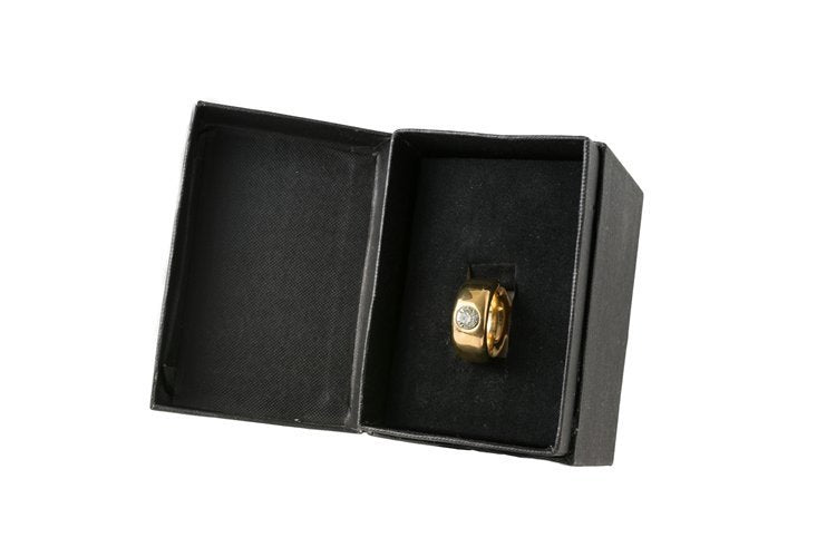 Gredzenu krūze balta - zelta gredzens