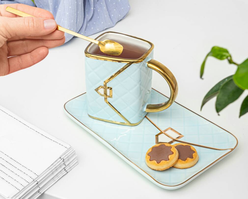 Krūzes komplekts ar karoti un apakštasīti - keramikas somiņa