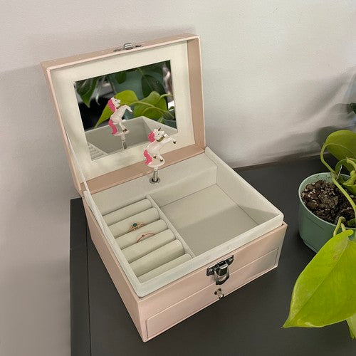 Juvelierizstrādājumu kastīte, mūzikāla kastīte