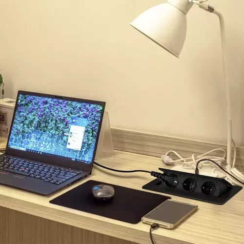 Paslēpta kontaktligzda - trīskārša