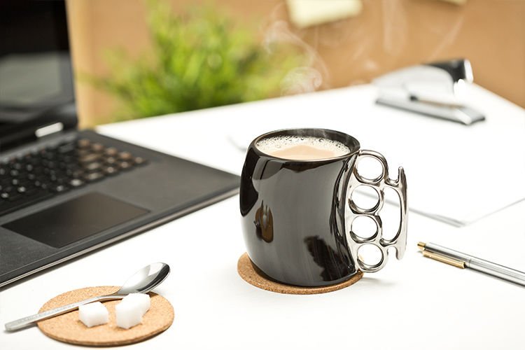 Krūze keramikas - melna ar hromētu rokturi