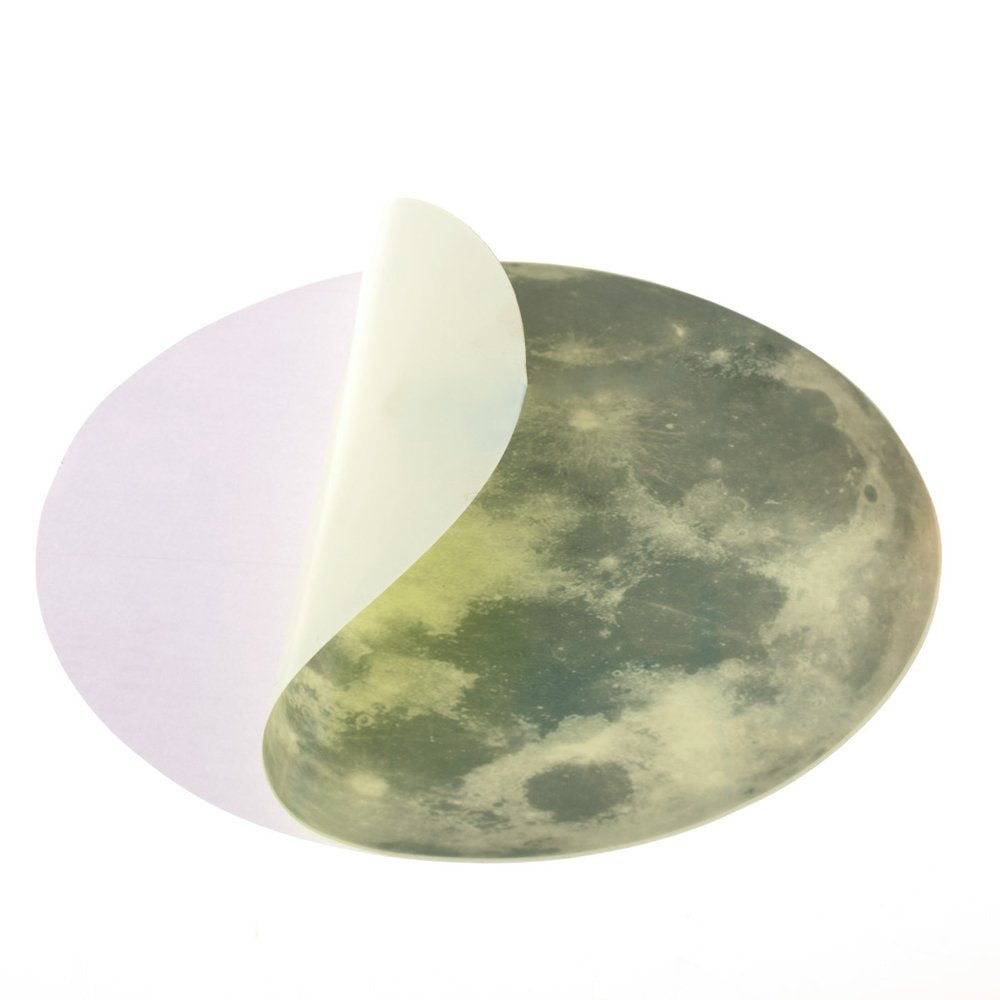 MĒNES uzlīme spīd tumsā