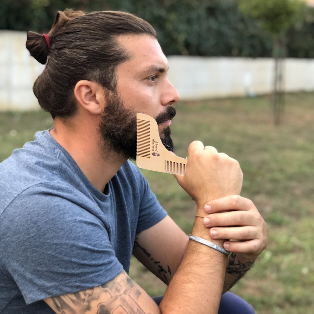 Bārdas un ūsu ķemmes komplekts