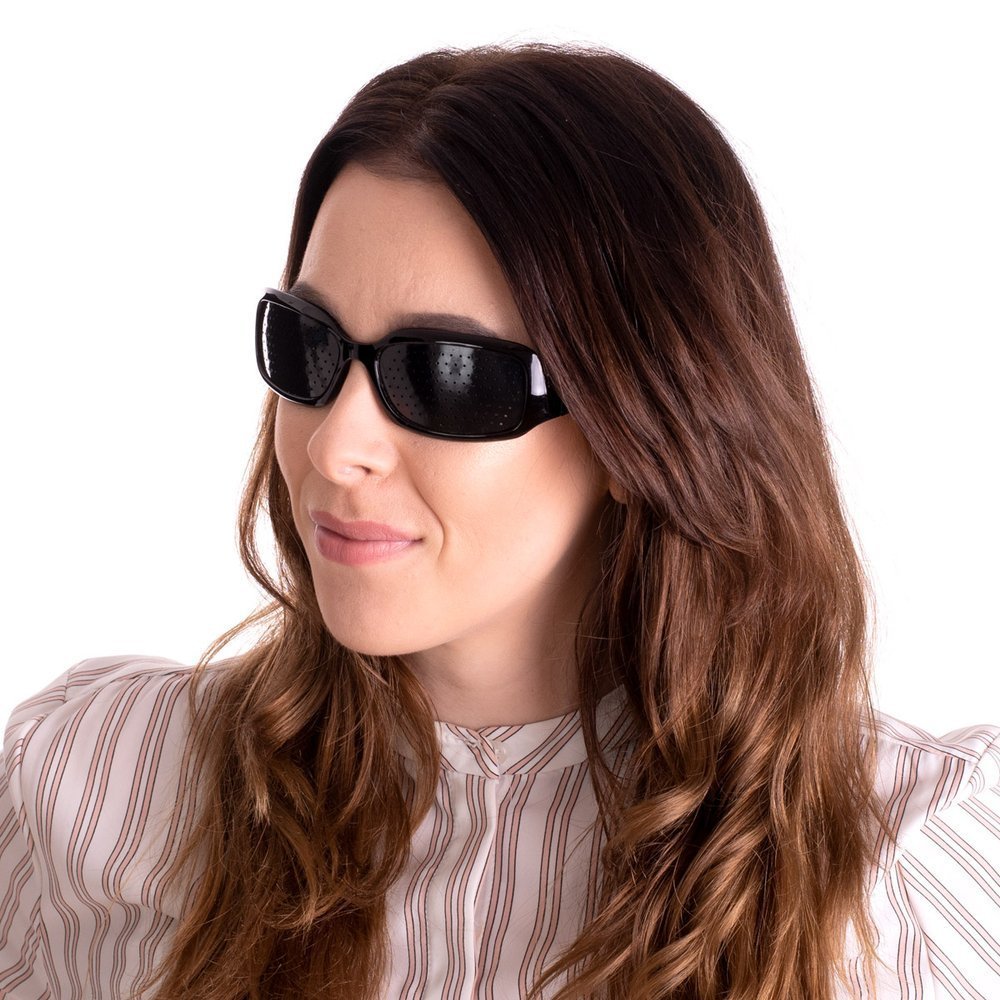 Pinhole brilles ar caurumiem