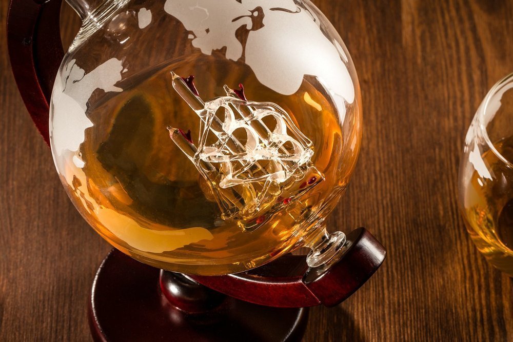 Globe karafe komplekts ar 2 glāzēm