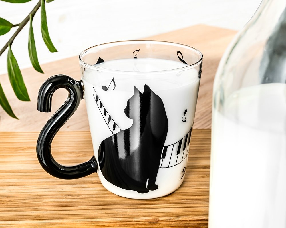 Kaķu glāze ar astes rokturi