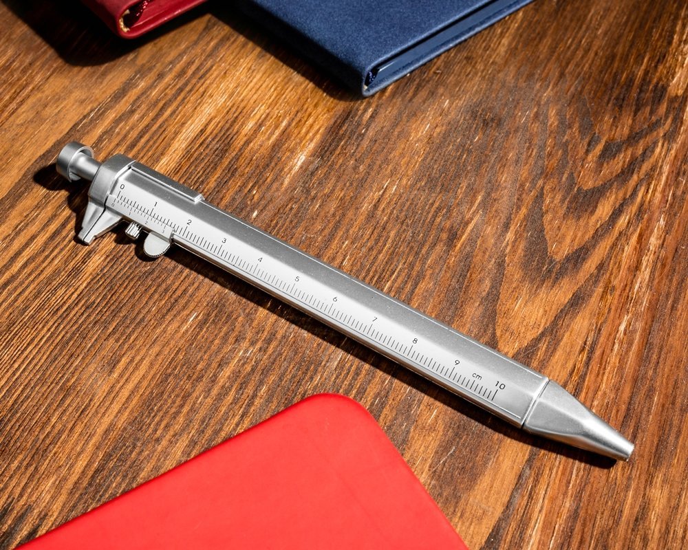 Nonjē mēroga lodīšu pildspalva