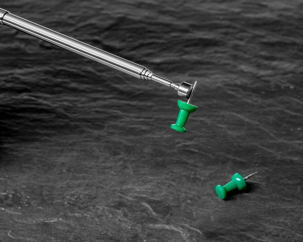 Teleskopiska magnētiskā nūja