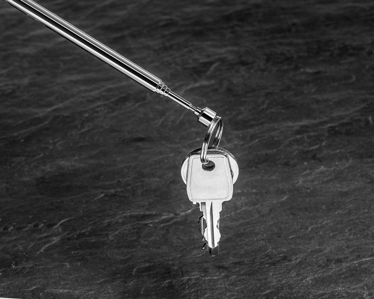 Teleskopiska magnētiskā nūja