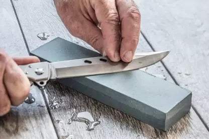 Asināmais nažiem un šķērēm bloks