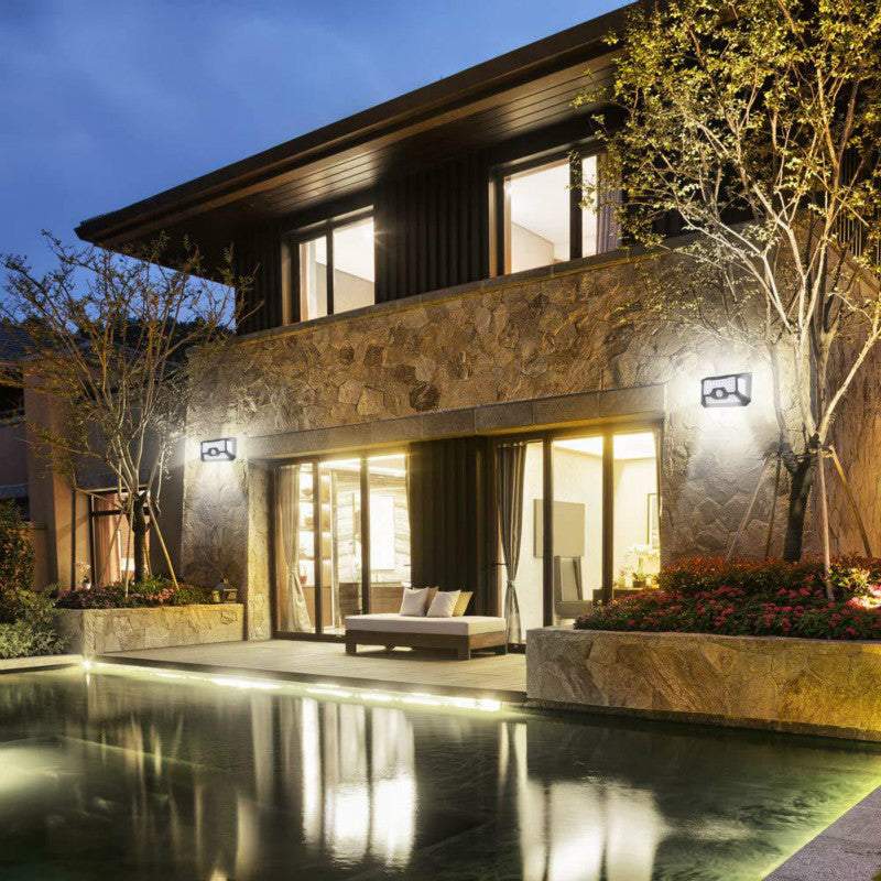 Ārā lampa ar saules paneļiem un kustības sensoru ūdensizturīga