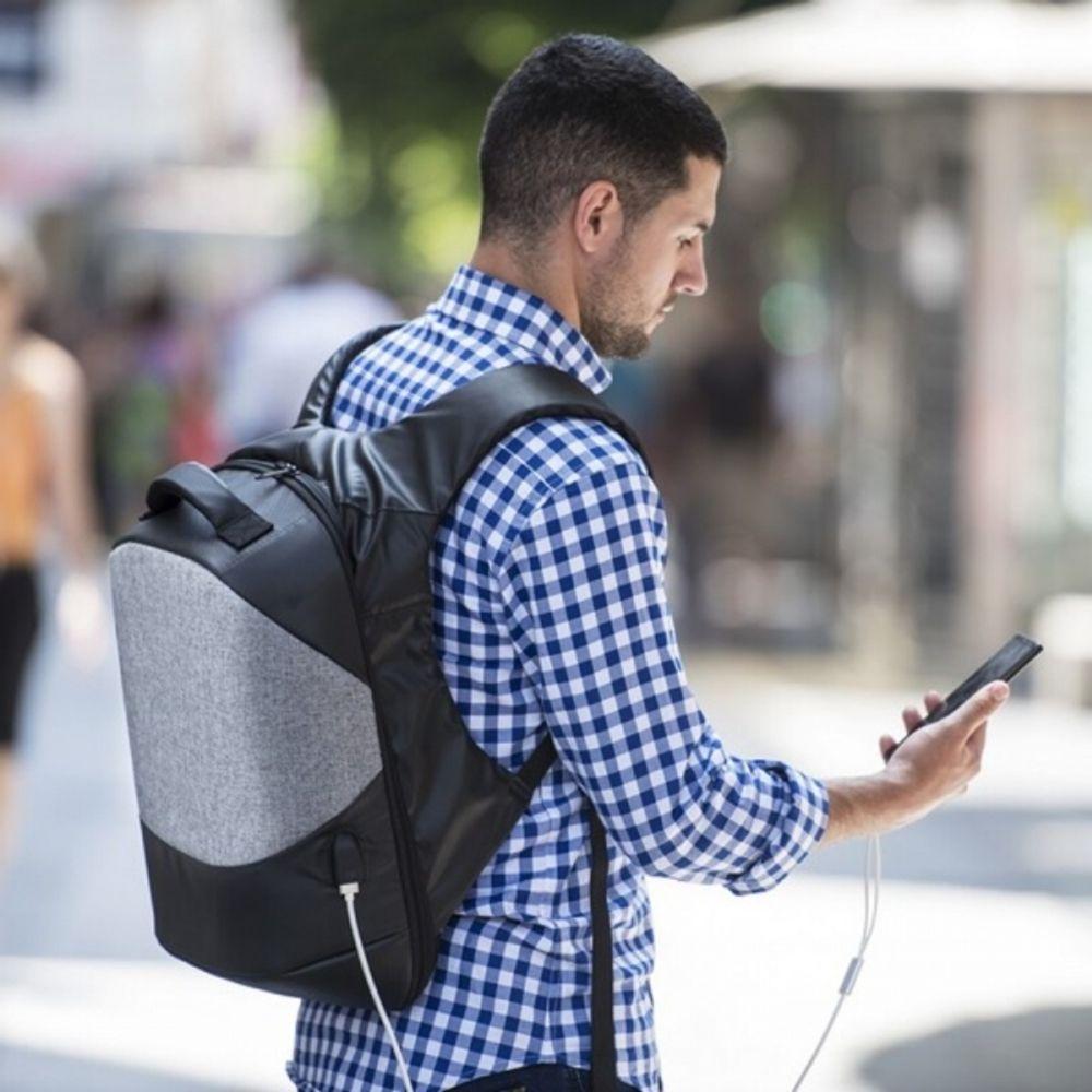 Pretzagšanas mugursoma ar USB uzlādei un nodalījumu datoram