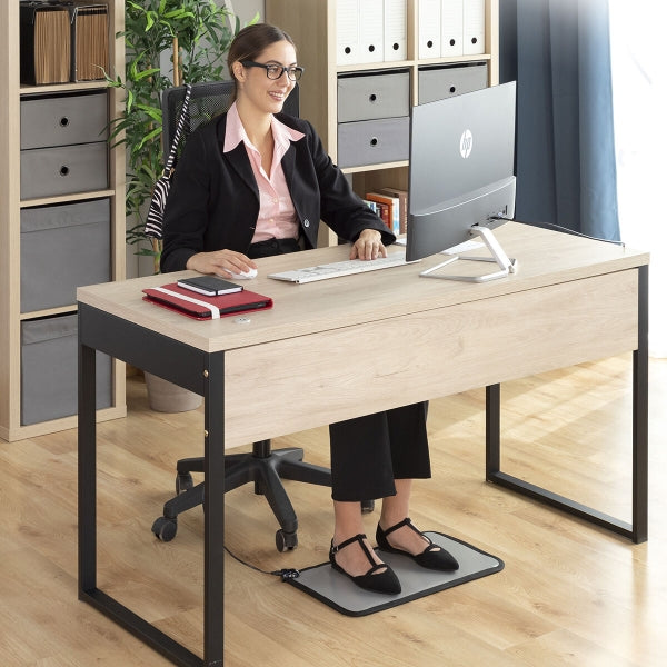 Elektriskais sildītājs pēdām