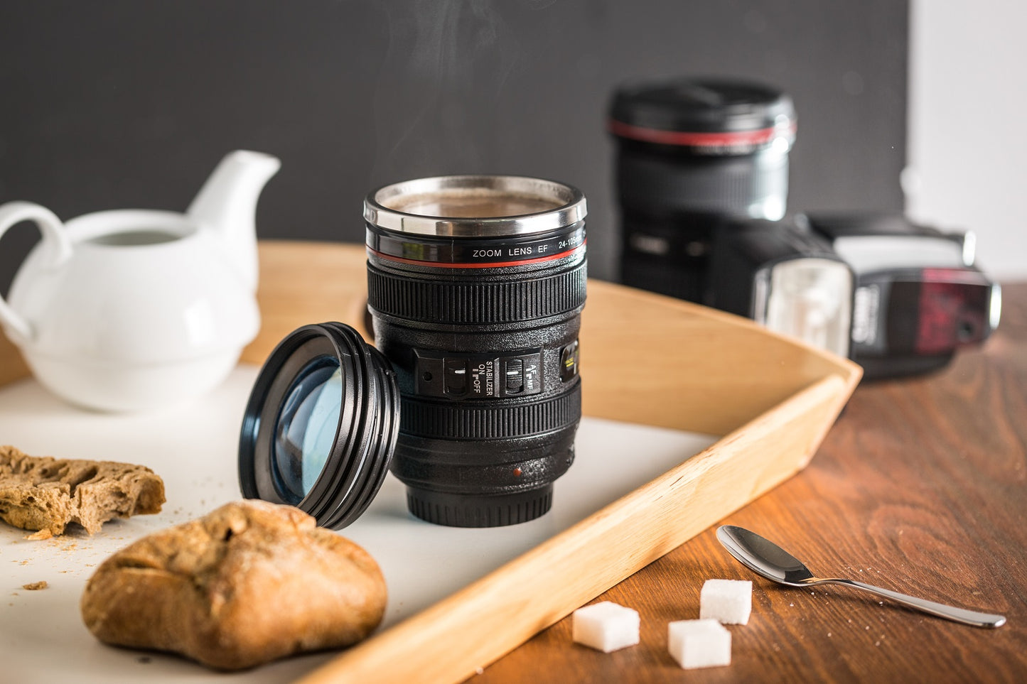 Krūze objektīvs, termokrūze ar vāciņu.