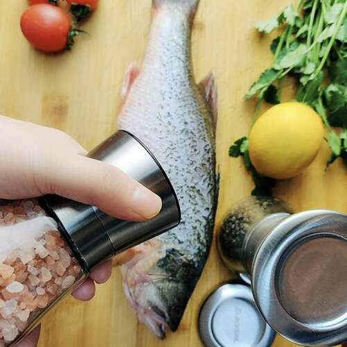 Manuālā dzirnaviņas garšvielām