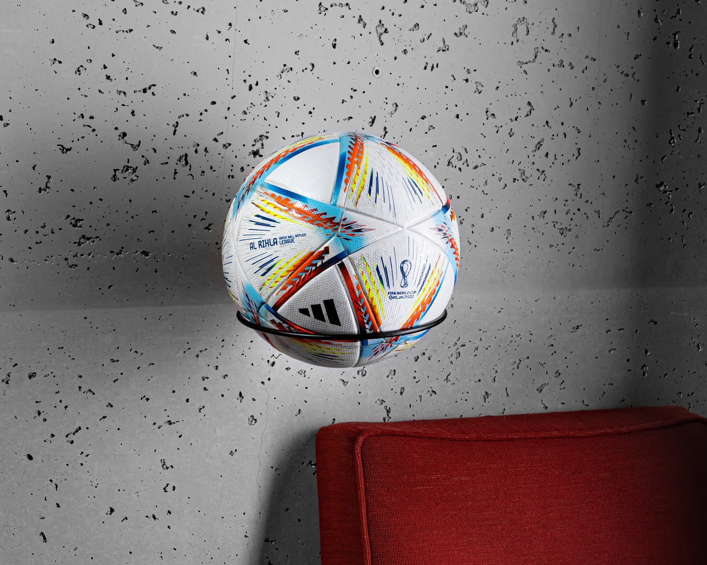 Bumbu, ķiveres un vāciņu uzglabāšanas statīvs