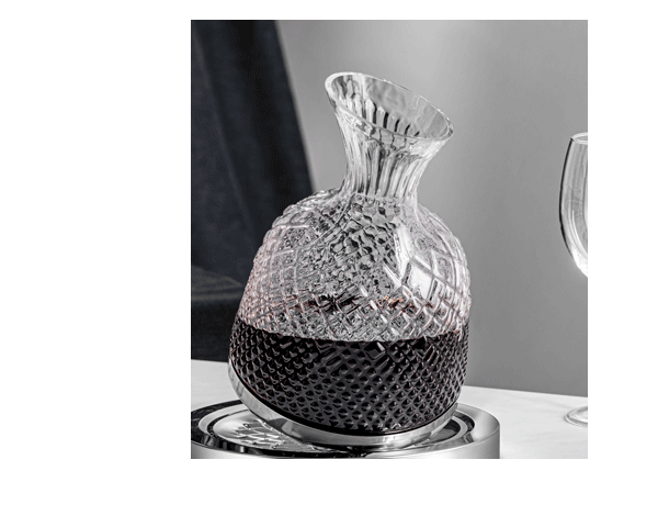 Vīna karafe griežas 360°