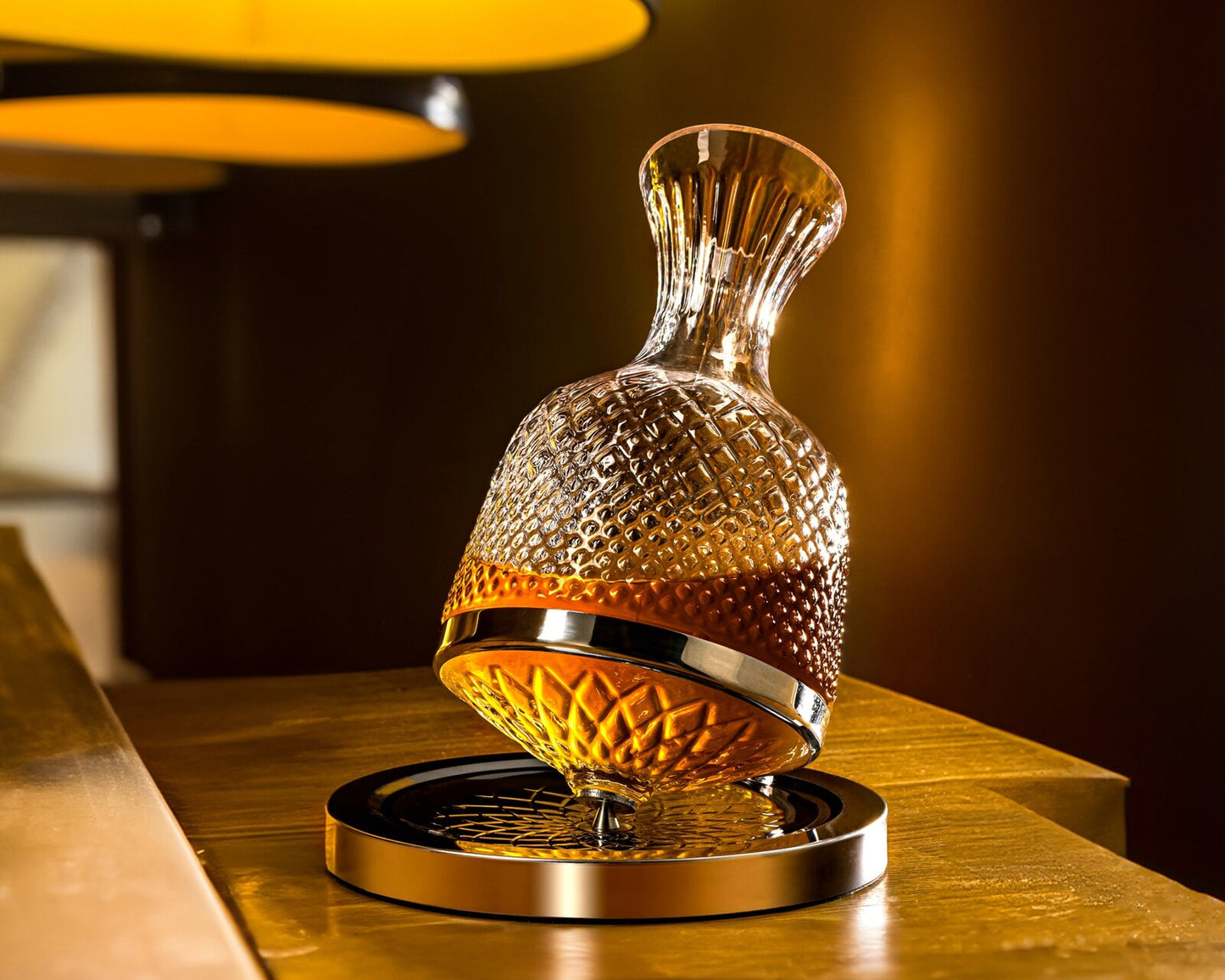 Vīna karafe griežas 360°