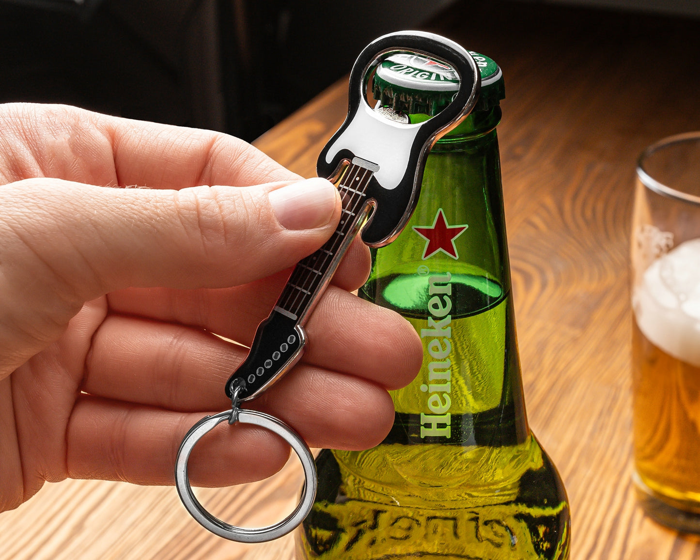 Elektriskās ģitāras attaisāmais ar magnētu - MELNS