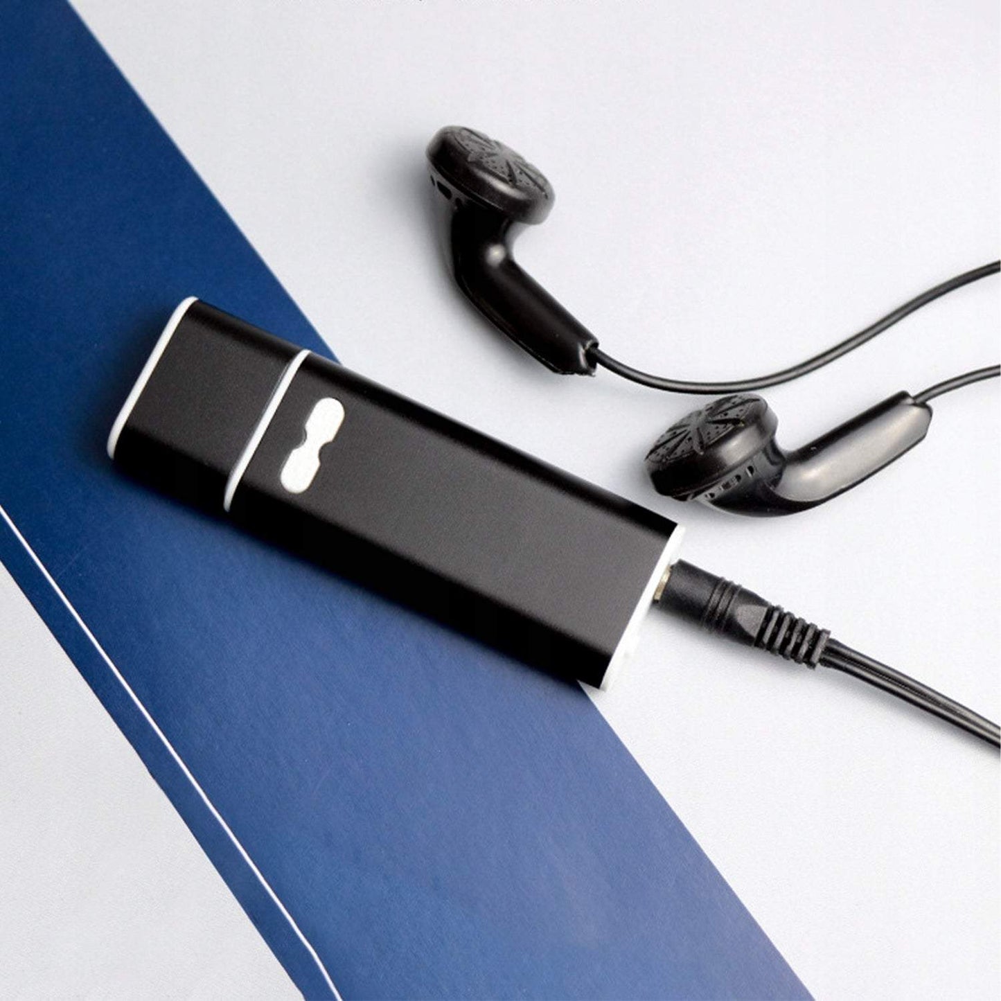 Diktofons – zibatmiņa ar austiņām