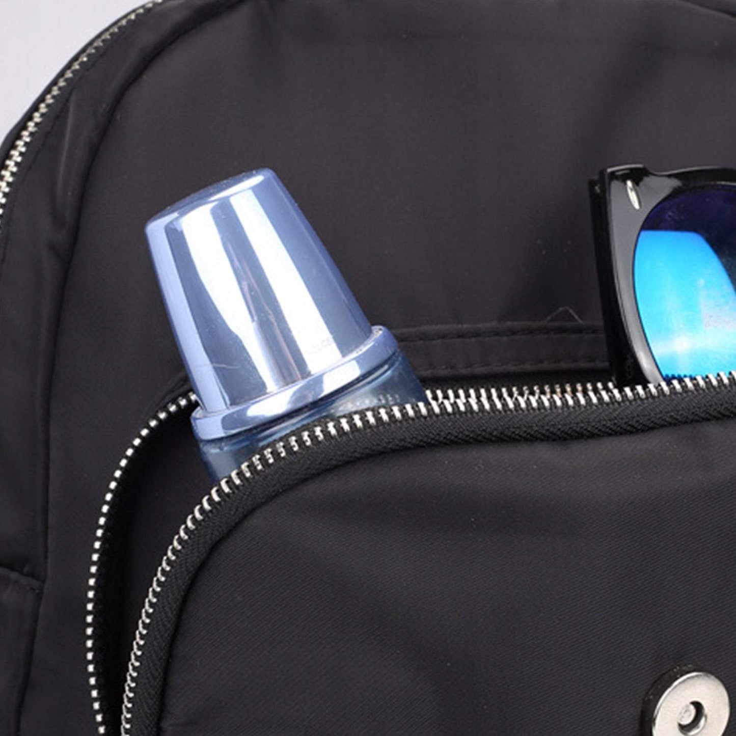 Sieviešu mugursoma ar sudraba krāsas detaļām