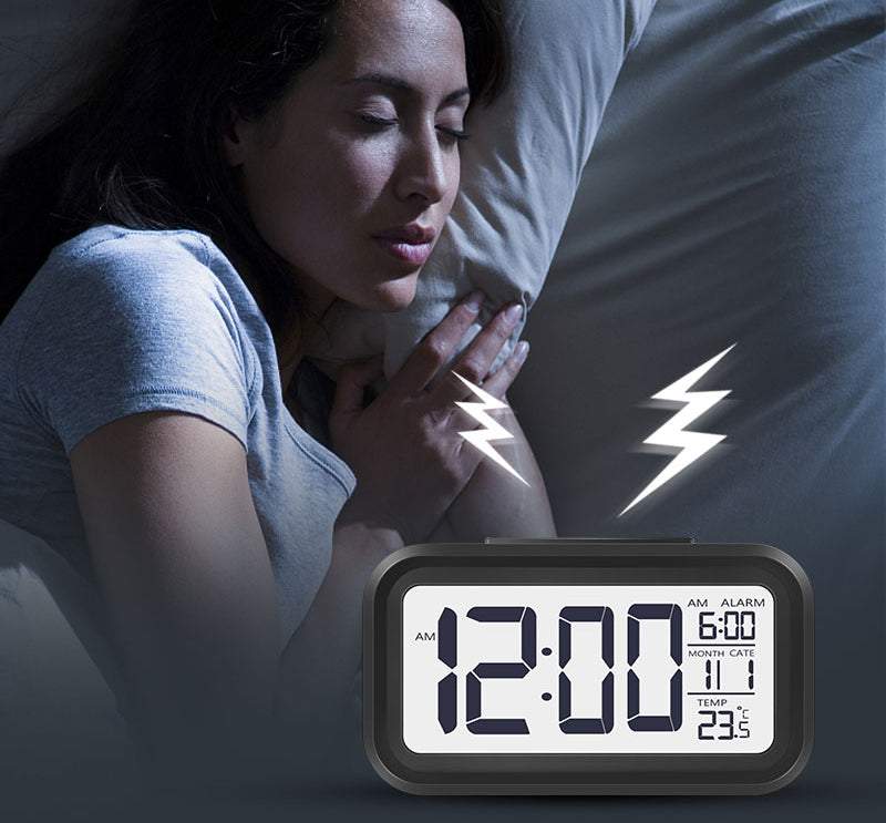 Elektroniskais modinātājs ar fona apgaismojumu