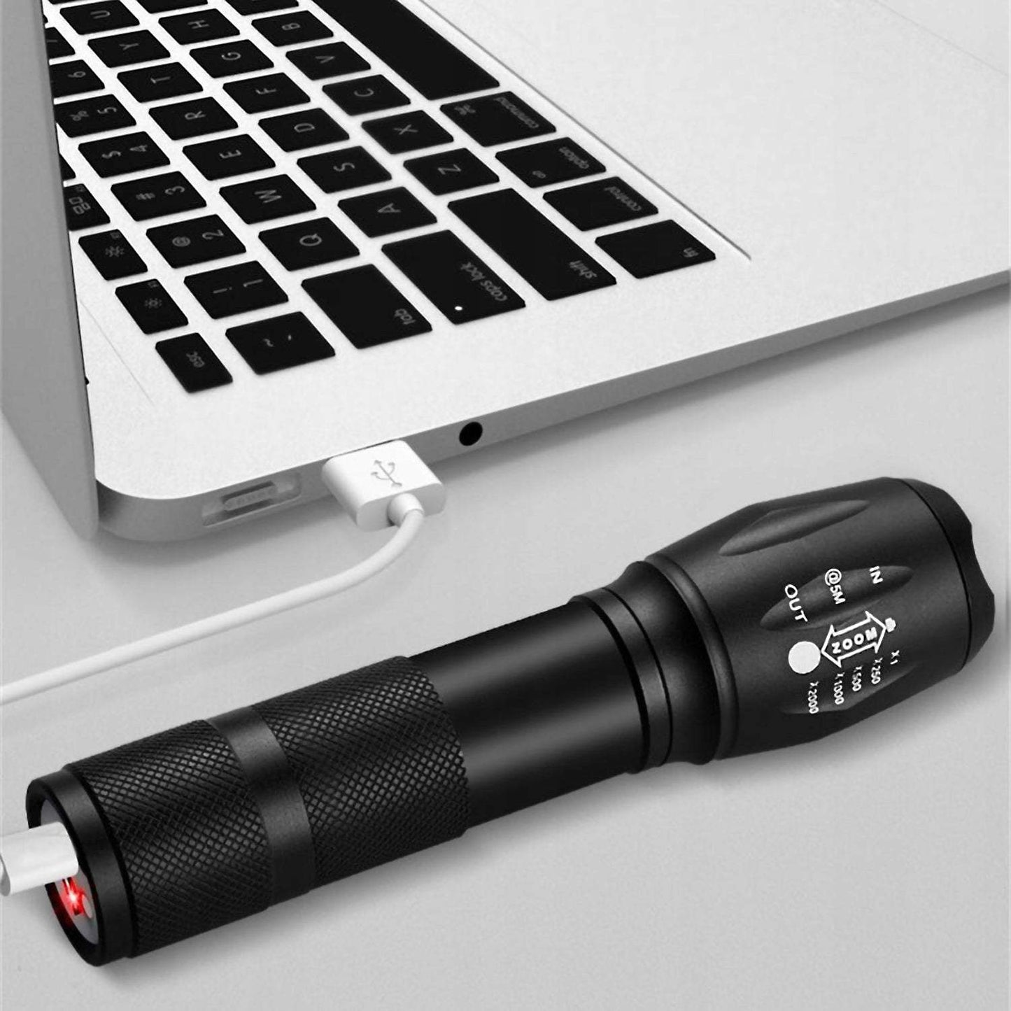 TAKTISKO LUKTURU KOMPLEKTS AR LĀDĒTĀJU, 3 LUKTURI KOMPLEKTĀ