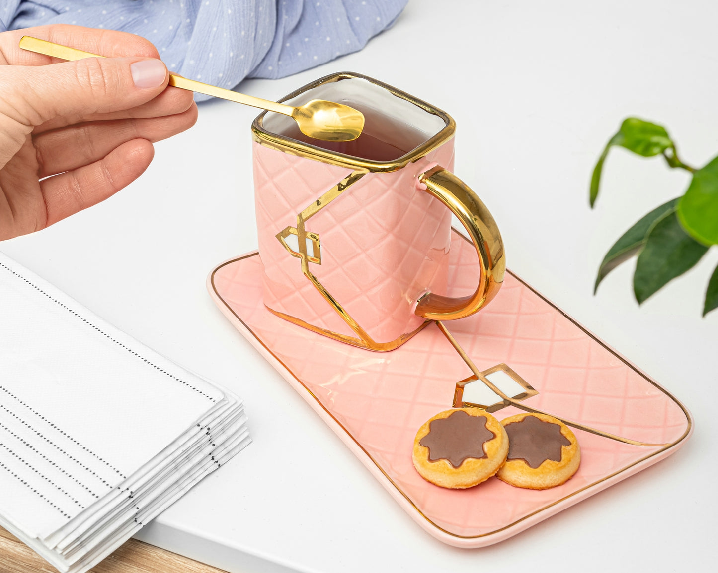 Krūzes komplekts ar karoti un apakštasīti - keramikas somiņa