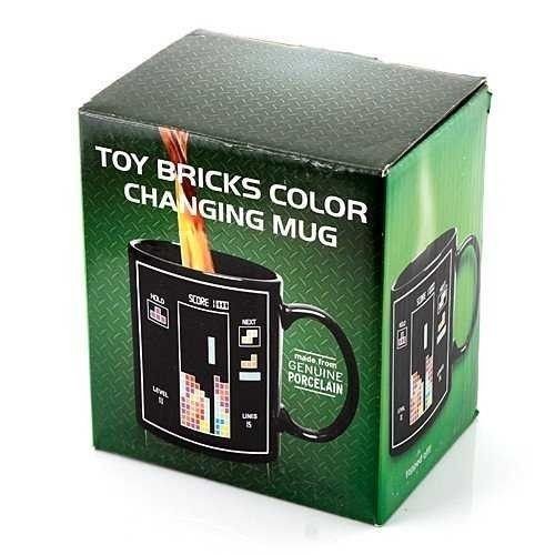 Retro spēļu krūze, kas maina krāsu