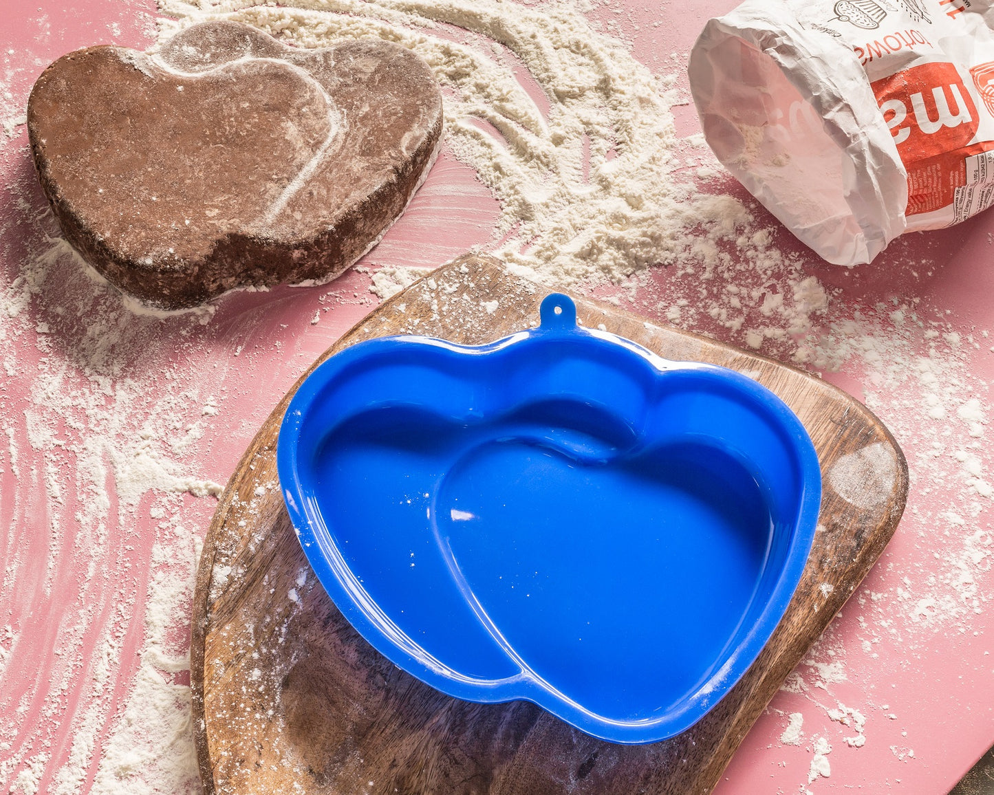 Silikona gatavošanas veidne divu sirds formā.