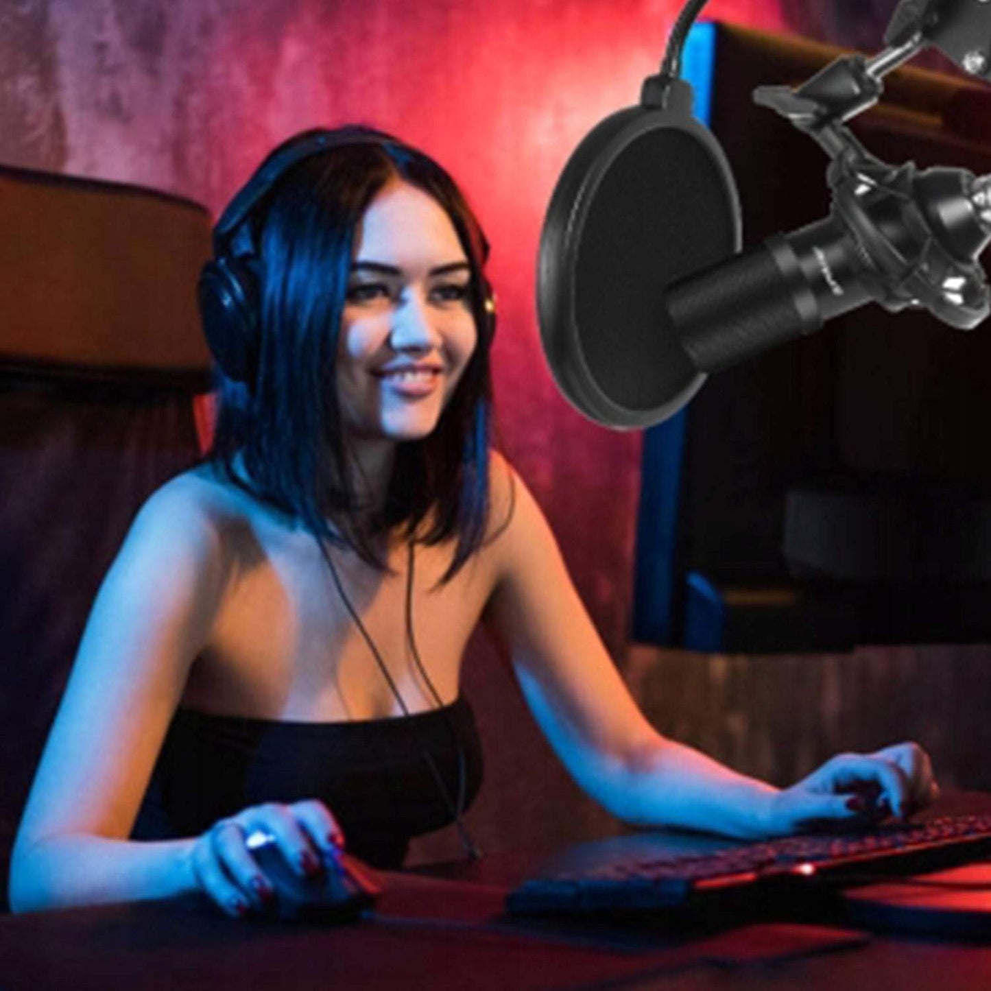 Mikrofons ar pop filtru un USB kabeli