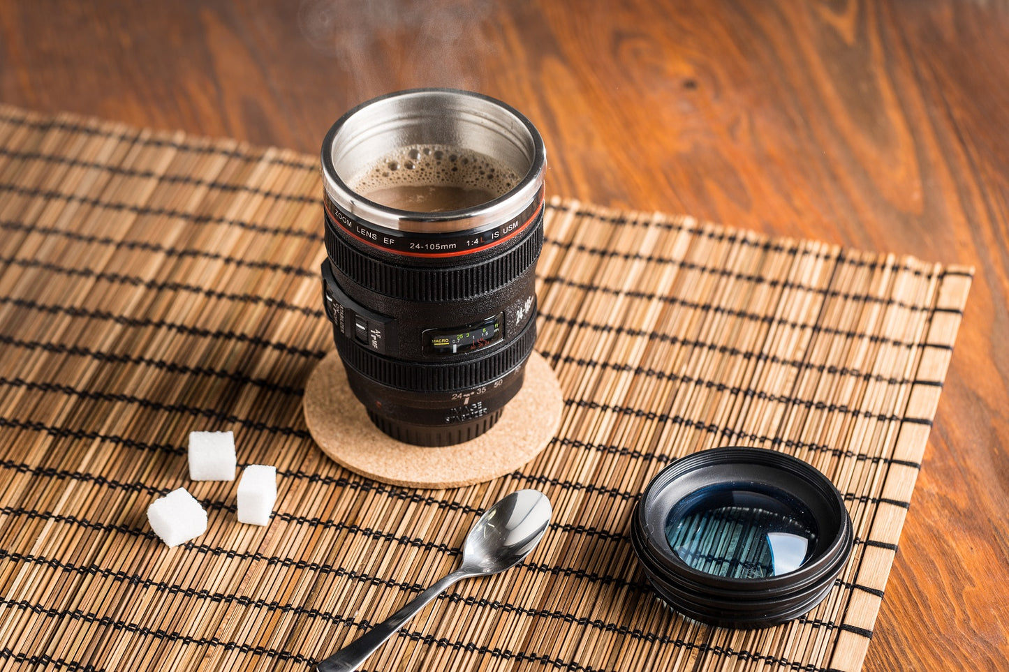 Krūze objektīvs, termokrūze ar vāciņu.