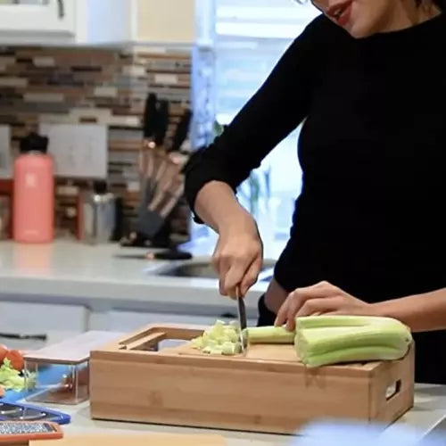 Bambusa griešanas dēlis ar konteineriem un rīvēm