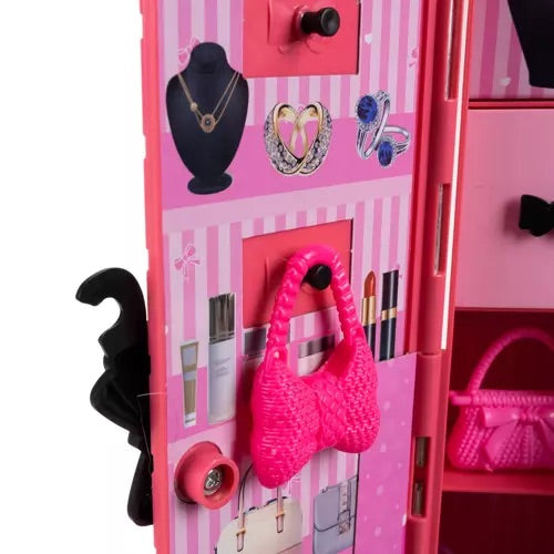 Garderobe / leļļu skapis + drēbes