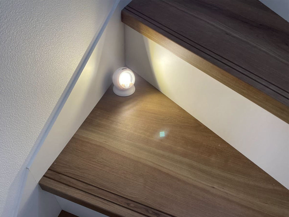 LED lampas cob 360 baterijas darbināma bezvadu kustības sensora magnētiskā naktslampiņa