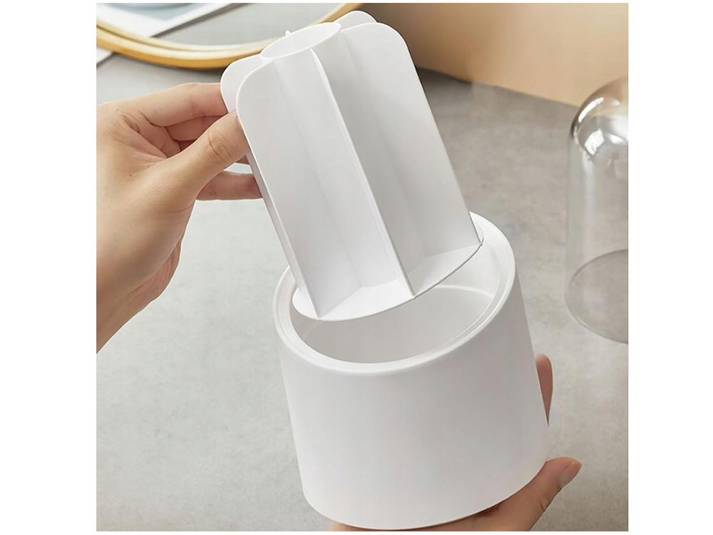 Kosmētikas organizators, grozāms grima otiņas turētājs ar vāku