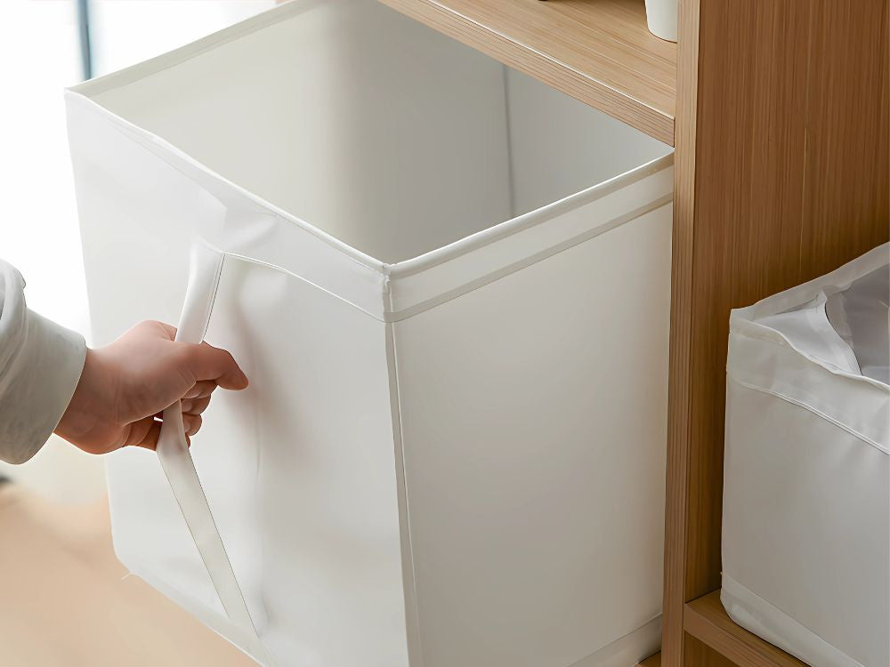 Organizatora kaste drēbēm, drēbju veļa, liels skapja konteiners