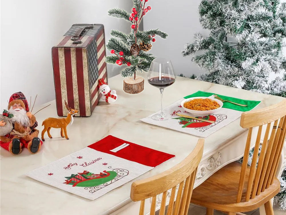 Ziemassvētku rotājumi, rakstāmgalda dekorēšana, galds, Ziemassvētku eglīte